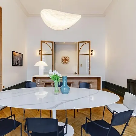Prestige Coeur Historique Apartment