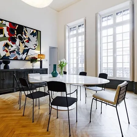 Prestige Coeur Historique Apartment *