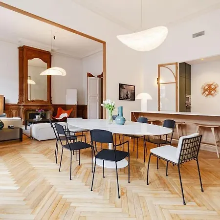 Prestige Coeur Historique Apartment